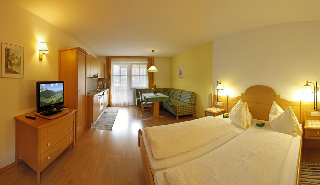 Apartments Sunseit'N Sexten Rum bild